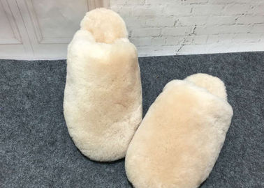 China Deslizadores mullidos interiores de las lanas de las ovejas hechos a mano con la suela de goma/la piel real de la corderina proveedor