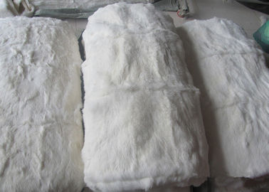 China La piel real del conejo de Rex de la materia textil casera a prueba de viento se calienta para la guarnición del abrigo de invierno proveedor