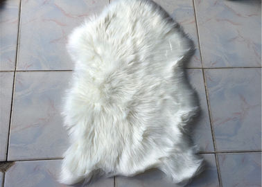 China Manta blanca grande decorativa de la piel de imitación del sitio 2 * 3 pies, sola manta del piso de la piel de imitación de la piel proveedor