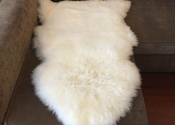 Manta blanca suave del piso de la piel de la sala de estar, cubiertas de asiento de carro lisas de la zalea de las lanas 