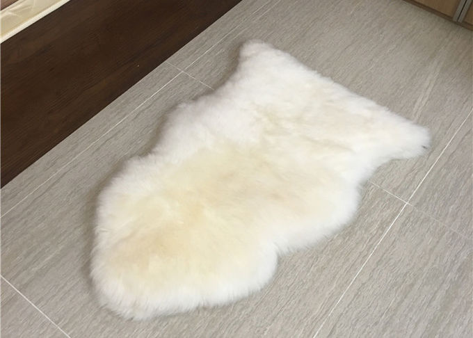 Sensación suave de la alfombra blanca de pelo largo real de la piel para la sala de estar 2*3 pie