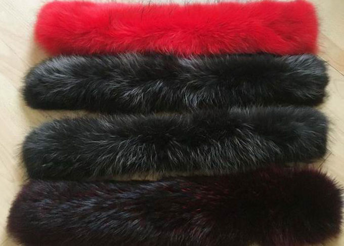 El cuello real teñido de la piel del negro auténtico del mapache real se calienta para la chaqueta/la capa de los hombres