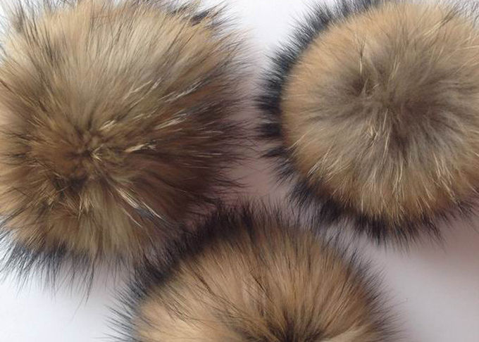 El cuello de la piel del mapache de la tela de satén modificó color/el tamaño para requisitos particulares para los accesorios de Karpa de la chaqueta