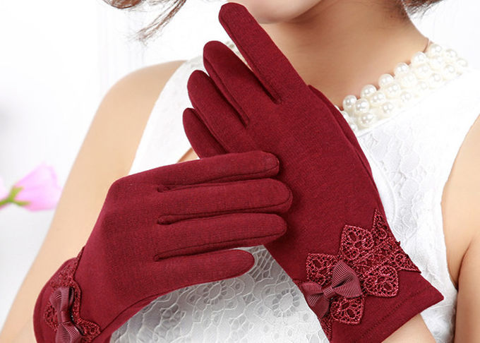 Los guantes con las yemas del dedo de la pantalla táctil, guantes suaves de las mujeres del invierno para el uso del teléfono celular 