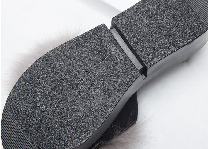 Sandalias modificadas para requisitos particulares de los deslizadores de la piel de Fox de las mujeres del color con el pelo/la suela de goma borrosos