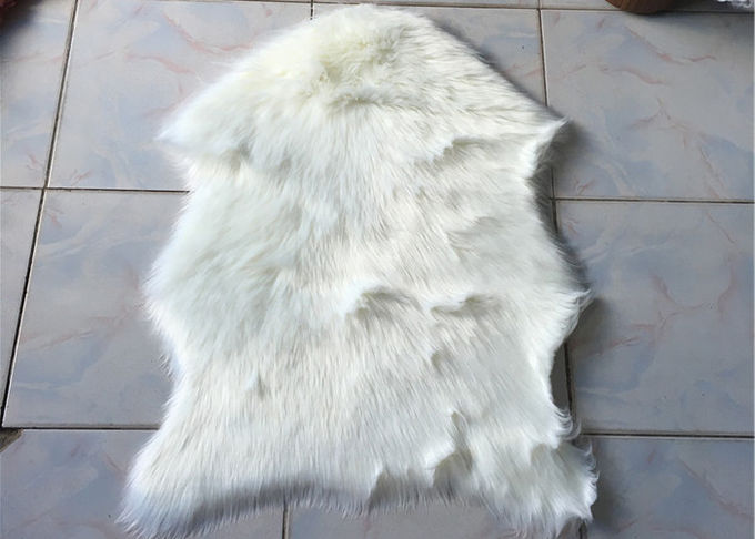 Manta blanca grande decorativa de la piel de imitación del sitio 2 * 3 pies, sola manta del piso de la piel de imitación de la piel
