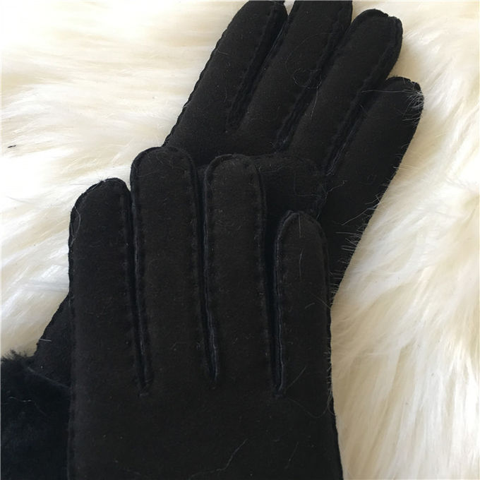 Las señoras ennegrecen el guante de cuero de la zalea doble de la cara de los guantes del invierno de la corderina del shearling