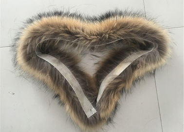 China el cuello de la piel del reemplazo del mapache del tamaño de los 70*20cm a prueba de viento se calienta para la ropa proveedor