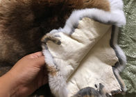 China la piel teñida lisa del conejo de los 30*40cm lanza cómodo caliente para la ropa del invierno compañía
