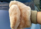 Mitón hecho a mano de la limpieza de la lana de cordero del 100%, mitón beige natural del coche de la zalea del color  proveedor