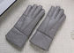 Los guantes más calientes grises alineados piel real de la zalea alisan la superficie con el finger proveedor