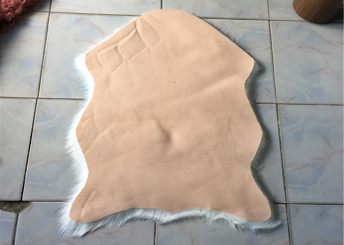 Manta blanca grande decorativa de la piel de imitación del sitio 2 * 3 pies, sola manta del piso de la piel de imitación de la piel